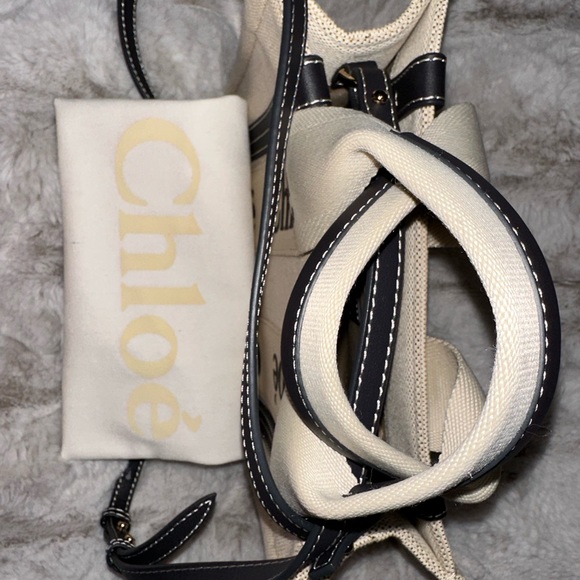 Authentic Chloe Woody Small Tote Bag with Strap - Picture 2 of 7